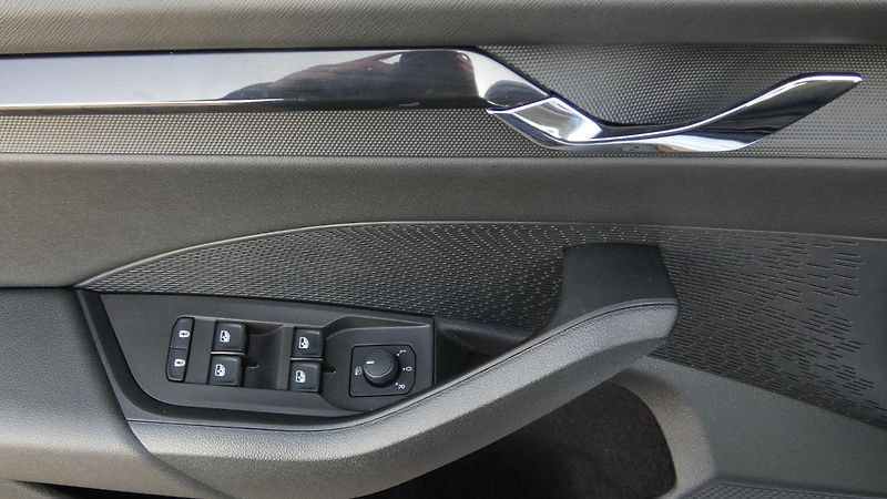 Škoda Octavia 2,0 TDI  Ambition DSG - fotka 9 z 20