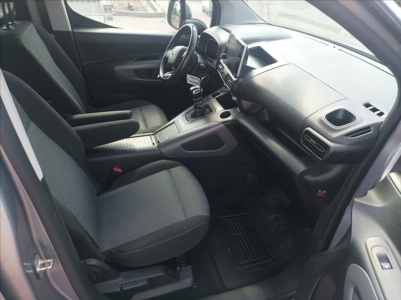 Toyota ProAce City Verso 1,2 6 MT WG Family - fotka 10 z 18