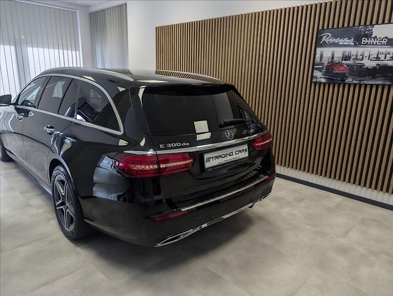 Mercedes-Benz Třídy E E300 DE EQ POWER 225 KW AMG - fotka 8 z 41
