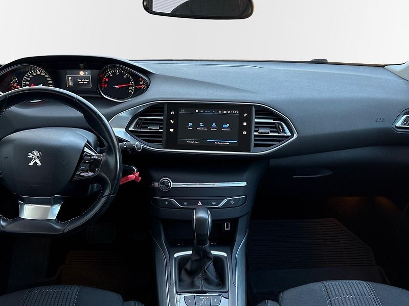 Peugeot 308 (2018) Allure 1.6 BlueHDi EAT6 - fotka 5 z 41