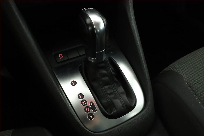 Volkswagen Golf (2012) 2.0 TDI, Automat, po STK - fotka 12 z 17