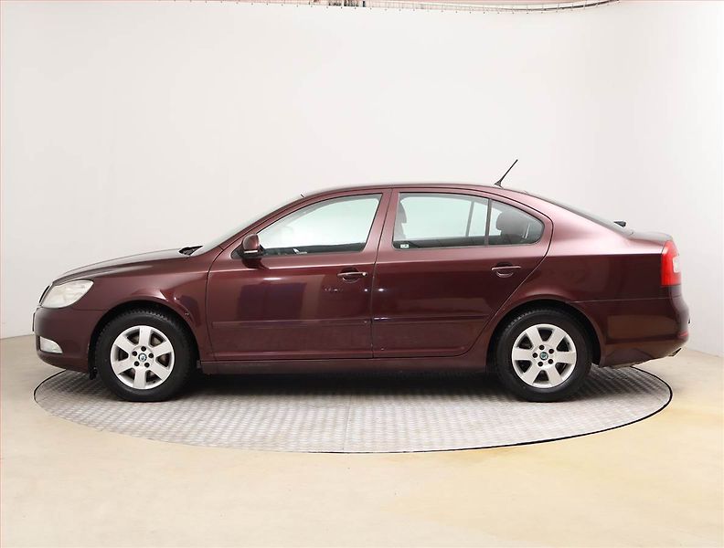 Škoda Octavia (2011) 2.0 TDI, Automat, nová STK - fotka 3 z 17