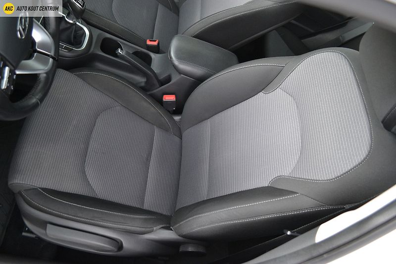 Hyundai i30 WG 1,5I MT COMFORT ALU16 - fotka 19 z 44