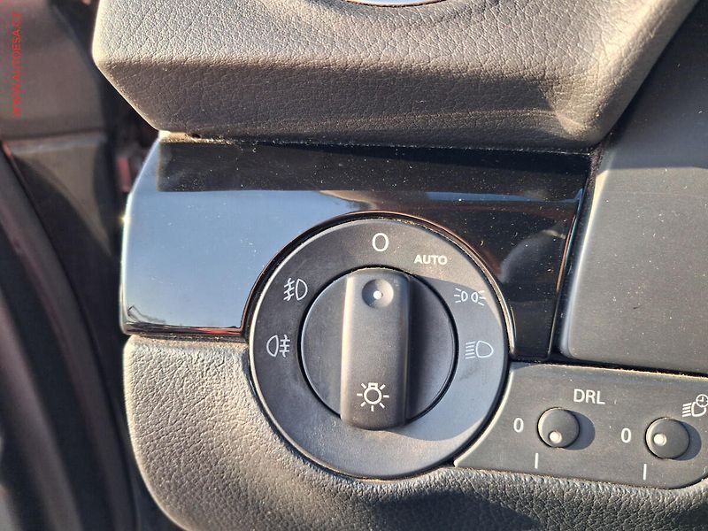Seat Exeo (2009) 2.0TDi, Sport, bíxen, šíbr - fotka 13 z 15