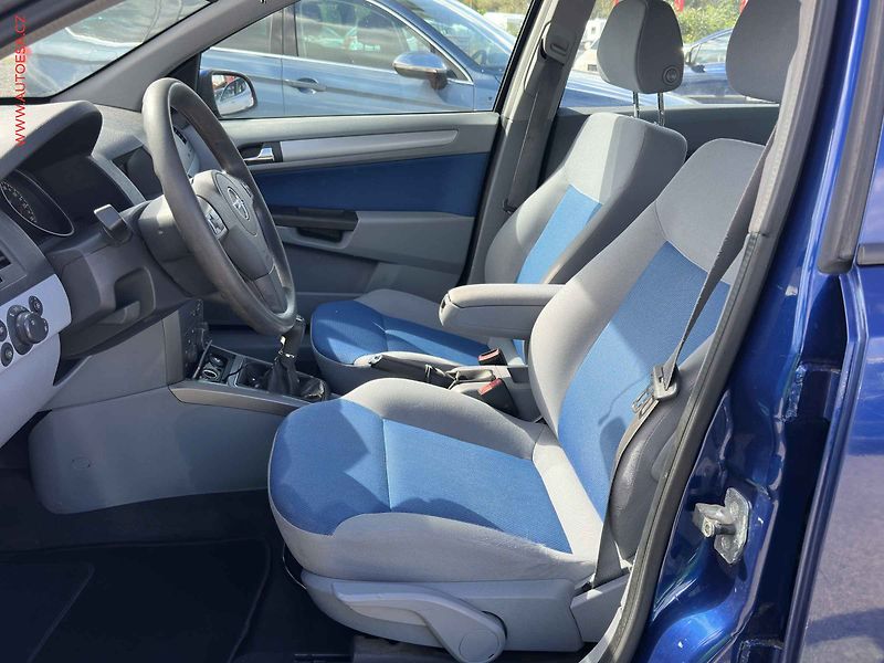 Opel Astra (2004) 1.4i, AC, tažné - fotka 9 z 17