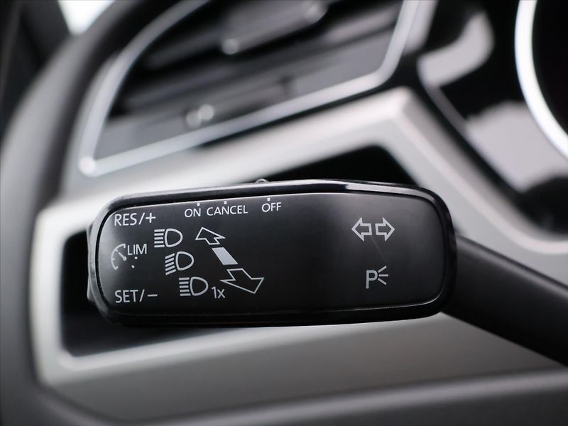 Volkswagen Touran 1,6 TDI 81kW Navi Tažné - fotka 18 z 34