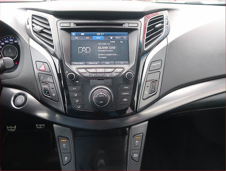 Hyundai i40 (2016) Premium 1.7 CRDi, Kůže, Navi - fotka 12 z 15