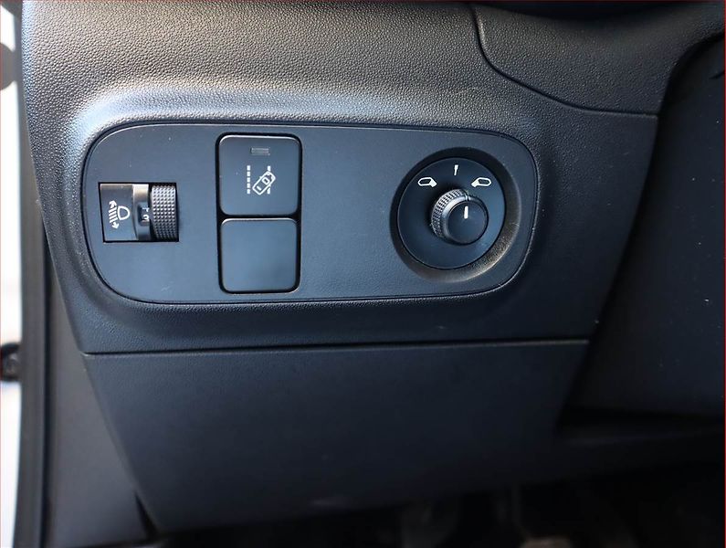 Citroën C3 (2018) 1.2 VTi, Tempomat - fotka 19 z 20