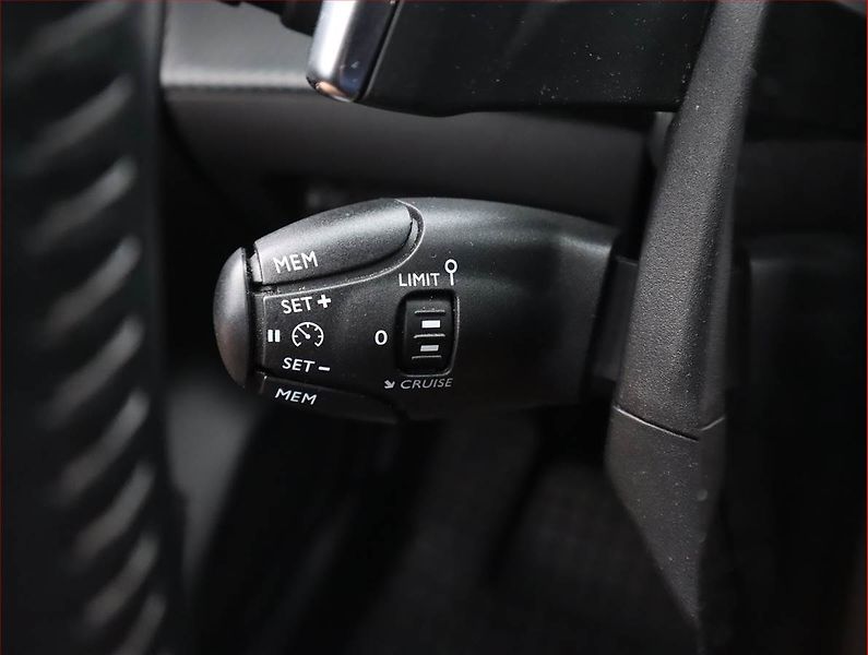 Peugeot 208 (2020) 1.2 PureTech, Automat, Kůže - fotka 16 z 20