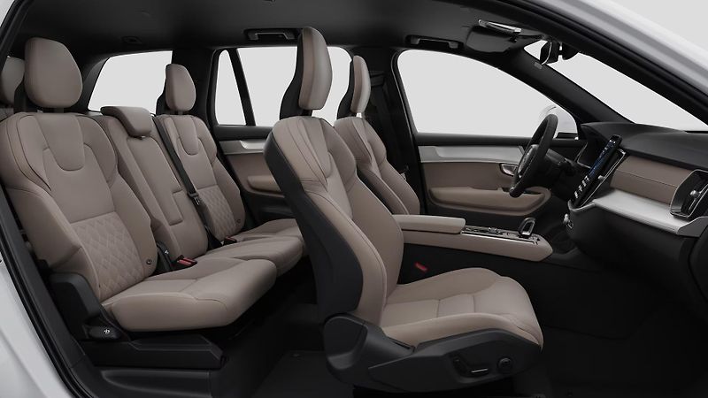 Volvo XC90 (2026) B5 AWD AUT CORE 7míst - fotka 4 z 12