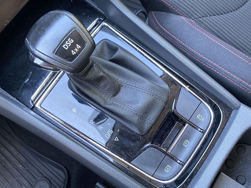 Škoda Karoq (2019) 1.5 TSI 4x4 DSG Style - fotka 18 z 36