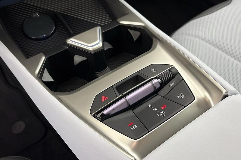 BMW i3 50 xDrive Sedan - fotka 24 z 27