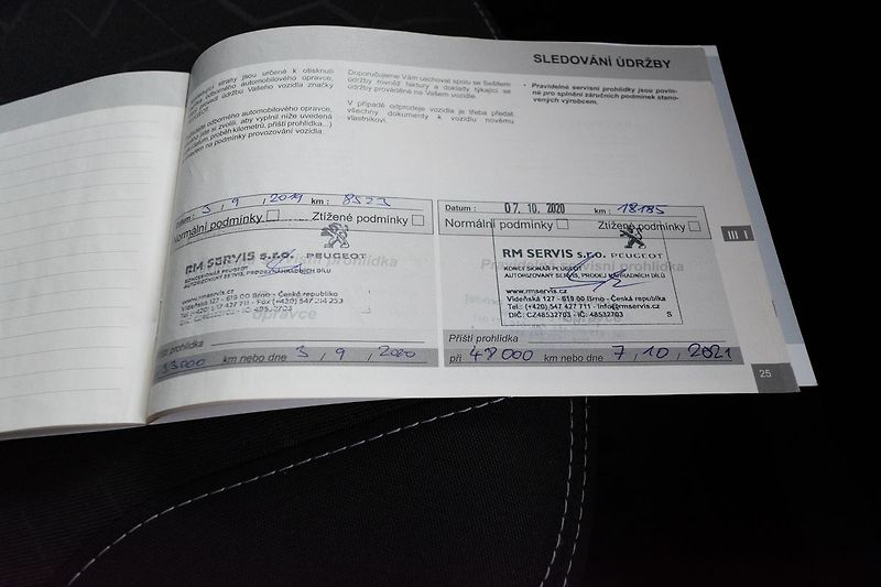 Peugeot 2008 1.2 PureTech*PO SERVISE*ČR* - fotka 25 z 32