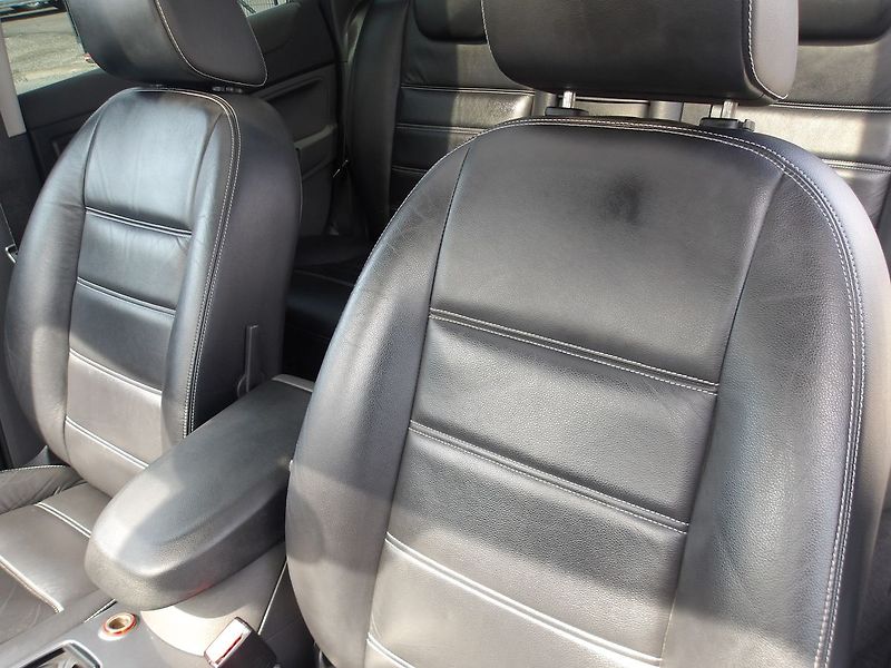 Ford Kuga 2,0TDCi 100 kW ! TITANIUM ! - fotka 23 z 29