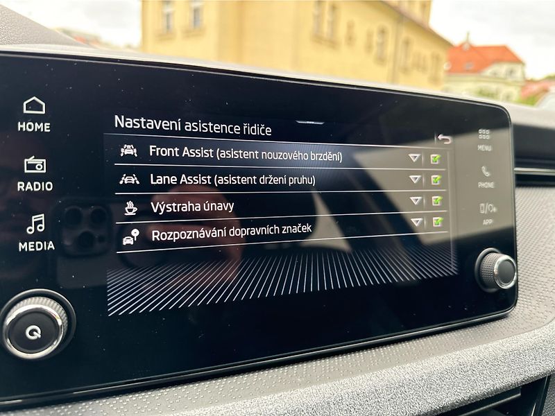 Škoda Scala FL Top Selection 1.0 TSI /85 k - fotka 15 z 17