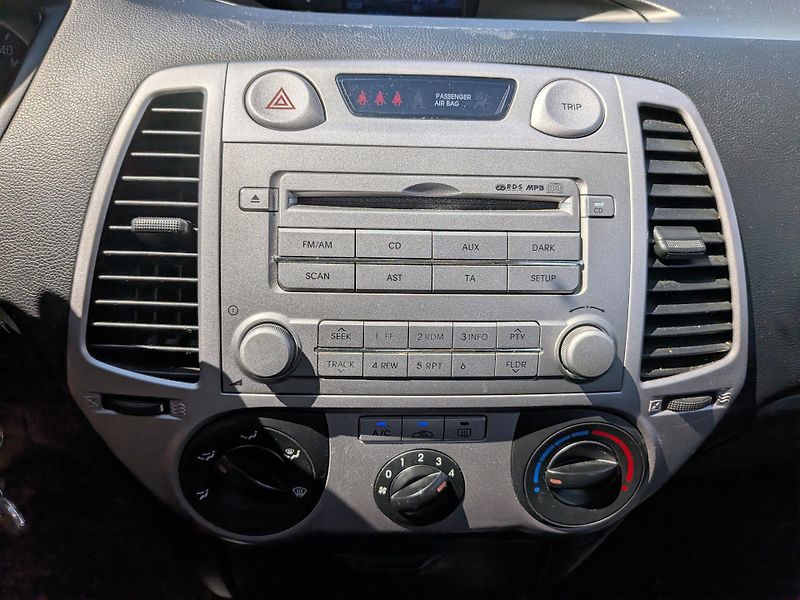 Hyundai i20 57 kW, KLIMA, NOVÁ STK - fotka 14 z 16