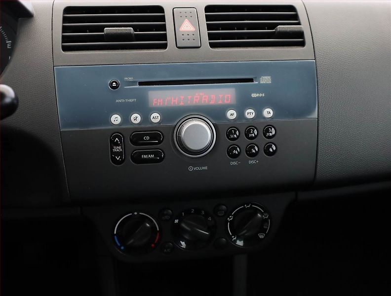 Suzuki Swift (2005) 1.5, nová STK, Klima - fotka 10 z 15