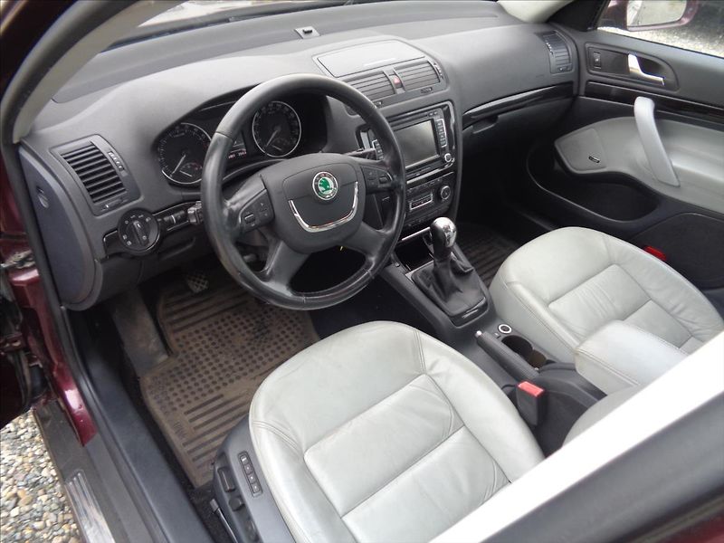 Škoda Octavia 2,0 Laurin Klement - fotka 15 z 19
