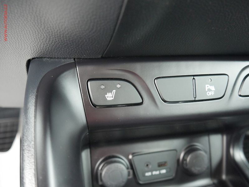 Hyundai ix35 (2012) 1.6 GDi, ČR, AC, tempo, park - fotka 15 z 18