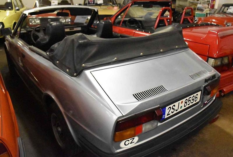 Jízda ve vozech Škoda s otevřeným nebem nad hlavou nebyla rozhodně pro každého
