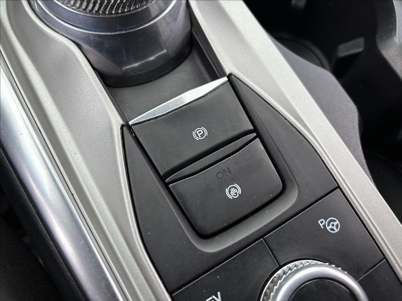 Ford Explorer 3,0 V6 PHEV Platinum AWD 7Míst - fotka 54 z 65