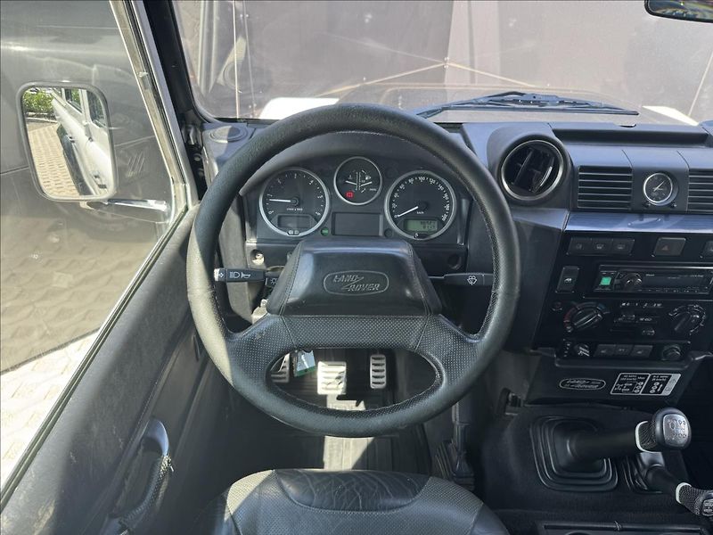 Land Rover Defender 2,2 110 TD4 STW Adventure ČR - fotka 14 z 25