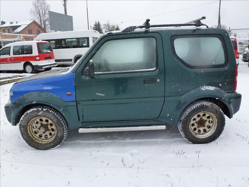 Suzuki Jimny 1,3 16v 4x4 Off Road, Na oprav - fotka 12 z 29