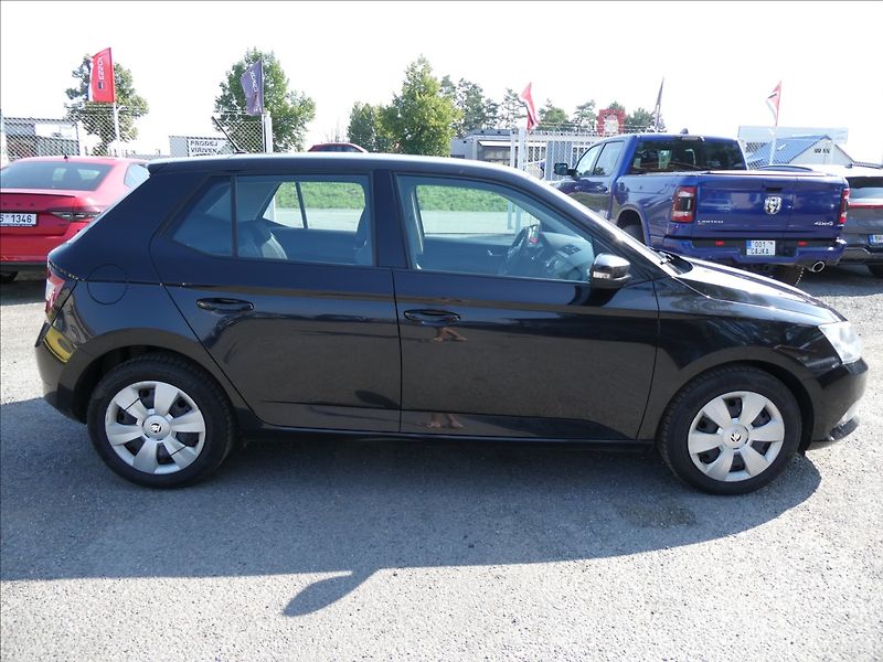 Škoda Fabia 1,0 TSI 81kW Ambition,2 x kola - fotka 2 z 38
