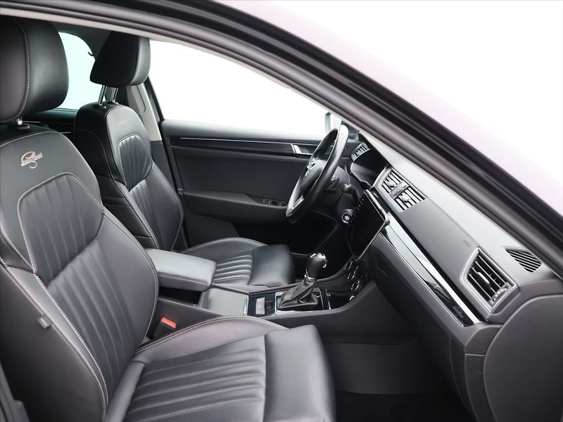 Škoda Superb 2,0 TDI 140kW 4x4 DSG L&K DPH - fotka 12 z 37
