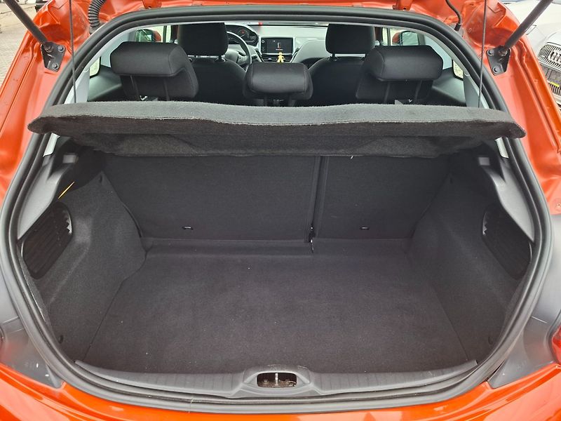 Peugeot 208 (2015) 1.0i 50kW -KLIMA-SENZORY - fotka 30 z 42