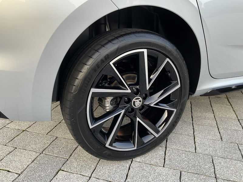 Škoda Kamiq MONTECARLO 1,5Tsi 7ST DSG/Auto - fotka 32 z 33