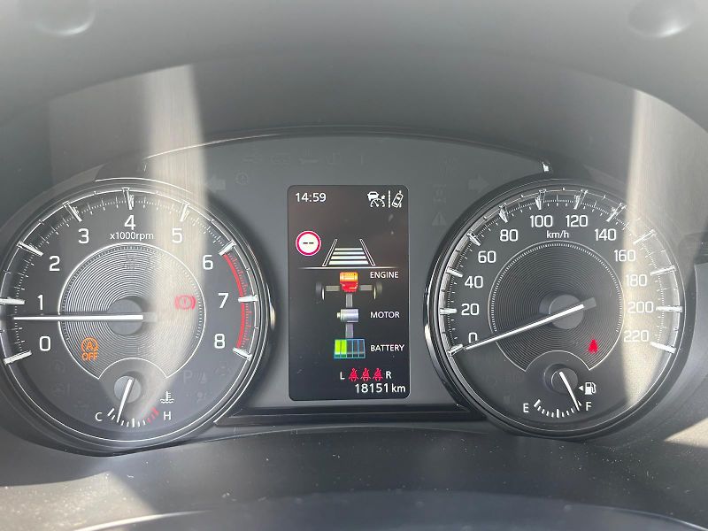 Suzuki Vitara 1,4 BoosterJet Premium Hybrid - fotka 15 z 29