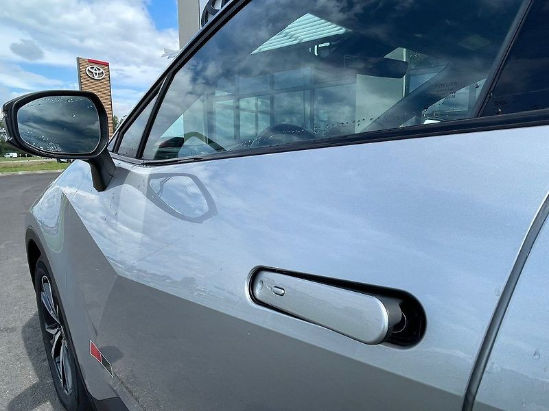 Toyota C-HR 1.8 Hybrid AT Style Bi-Tone - fotka 9 z 24