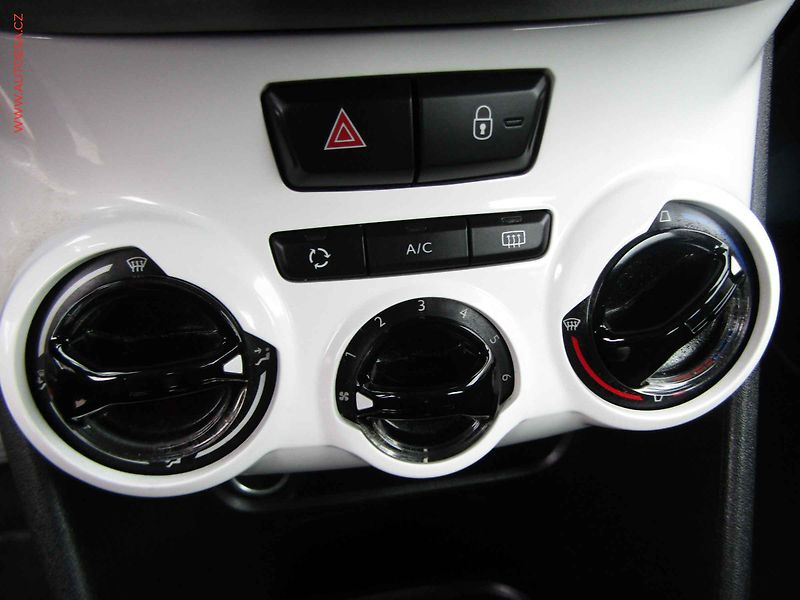 Peugeot 208 (2017) 1.2 PT, AC, tempo - fotka 13 z 15