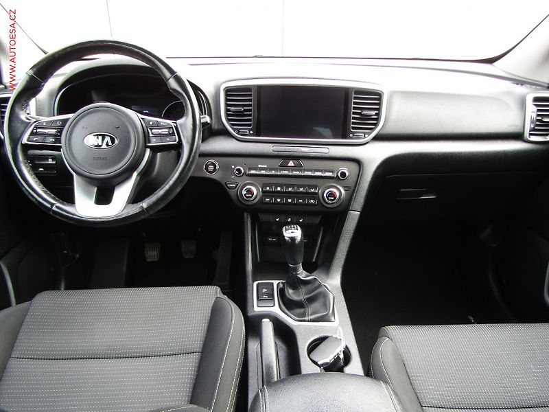 Kia Sportage (2021) 1.6 CRDi, ČR, TOP - fotka 8 z 21