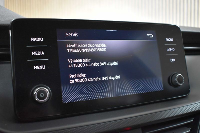 Škoda Scala 1.6 TDI 85kW ACC*Mirror Link* - fotka 24 z 32