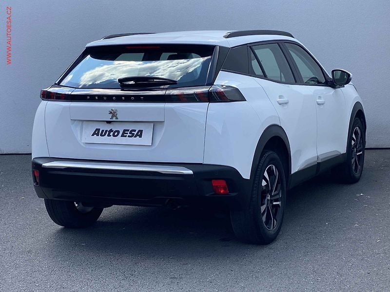Peugeot 2008 (2020) 1.2 PT, Allure, navi, kamera - fotka 4 z 18