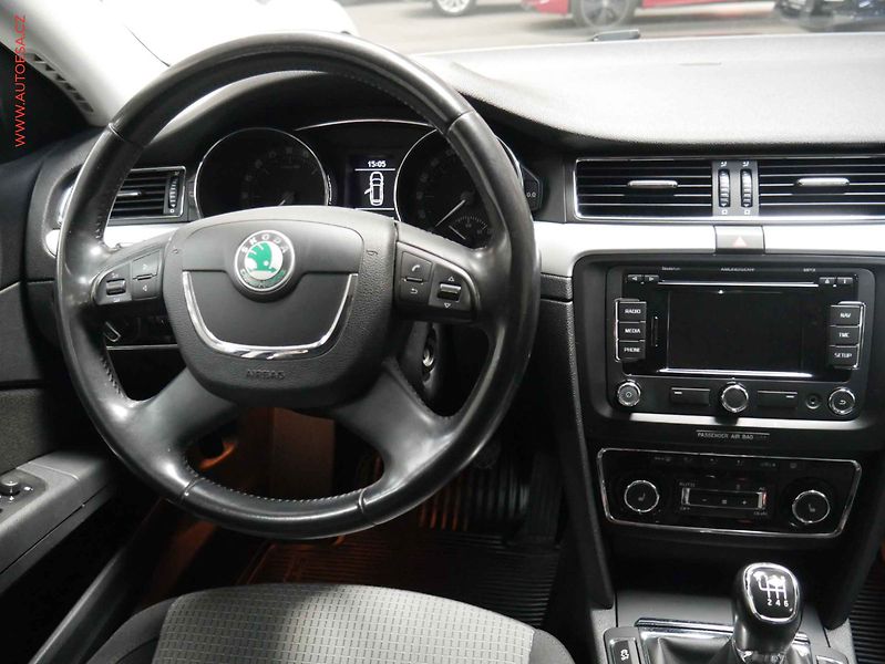 Škoda Superb (2013) 2.0 TDI, ČR, STK6/28 - fotka 13 z 26