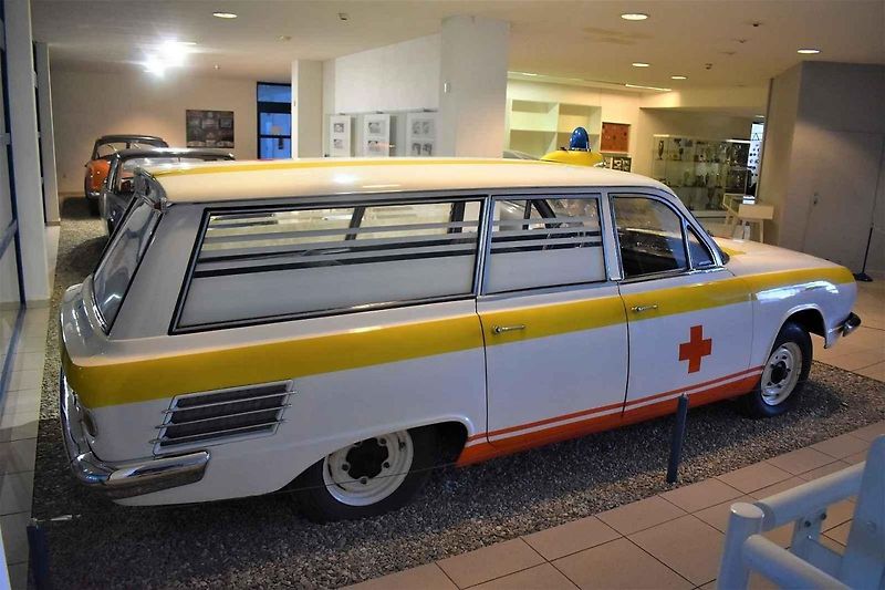 Sanitní Tatra 603A