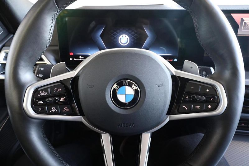 BMW Řada 3 330d xDrive Touring - fotka 25 z 25