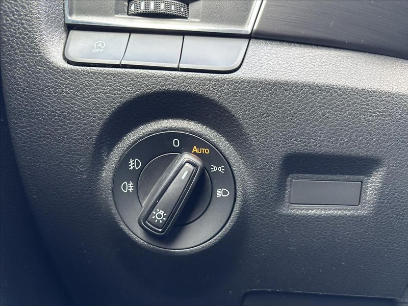 Škoda Fabia 1,0 TSi Style FULL LED CARPLAY - fotka 33 z 39