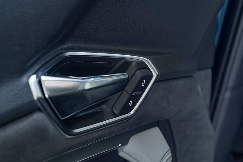 Audi e-tron 55 300kW Pano ACC 360 Tažné - fotka 25 z 42