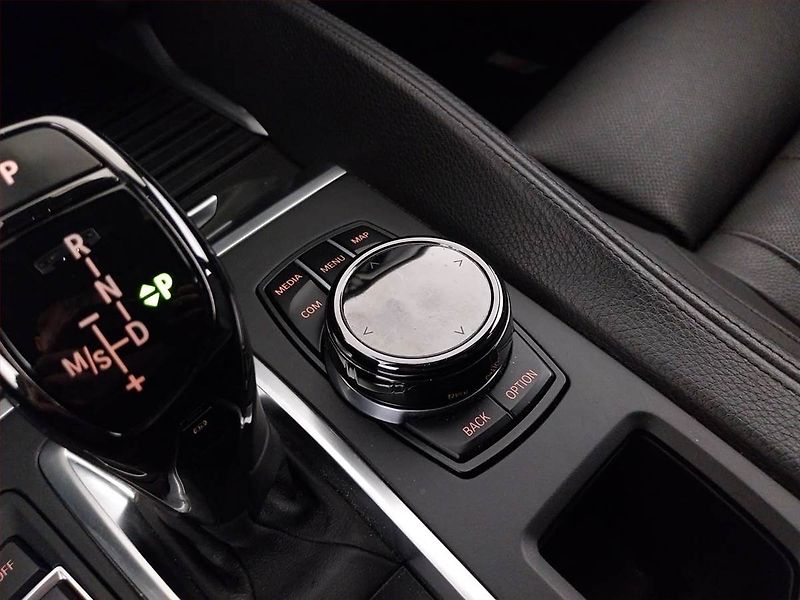BMW X6 (2016) xDrive30d - fotka 18 z 23