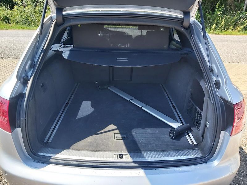 Audi A6 (2005) 3,2 Avant Quatro - fotka 17 z 36