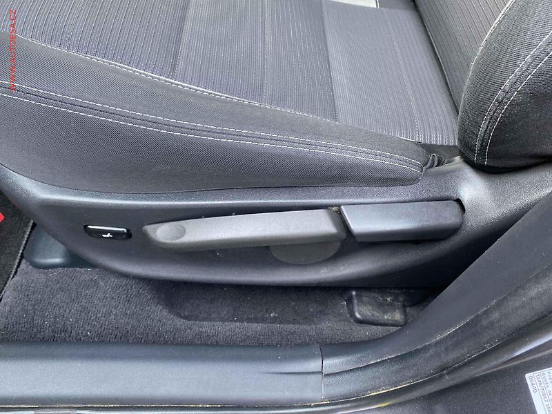 Toyota Avensis (2018) 1.8, Active, TZ, kamera - fotka 14 z 18