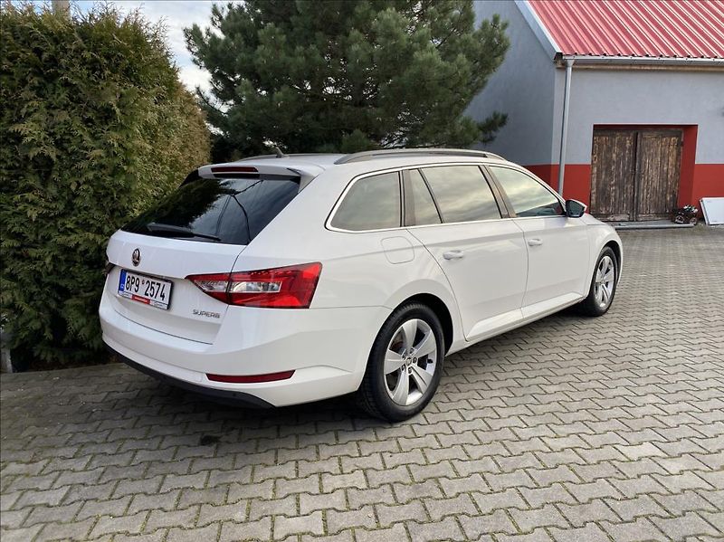 Škoda Superb 2,0 TDI  Ambition / NAVI - fotka 6 z 41
