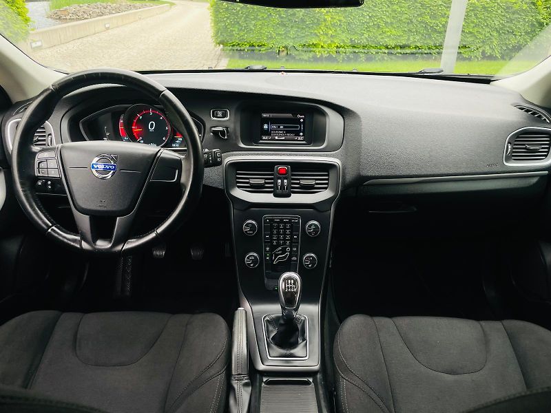Volvo V40 2.0D3 5VÁLEC MANUÁL 1MAJITEL - fotka 22 z 41