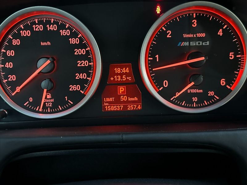 BMW X6 3,0 M50D X Drive 280kW-CZ-serv - fotka 27 z 47