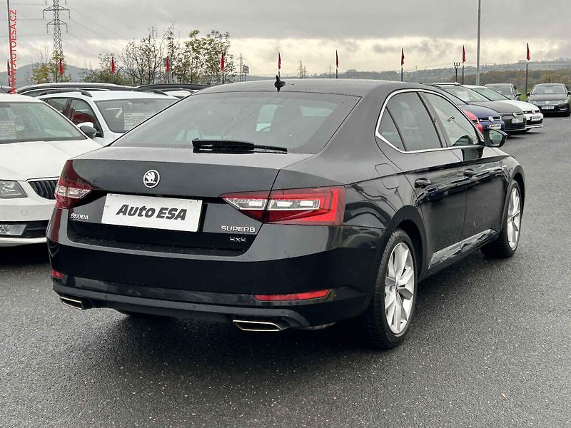 Škoda Superb (2018) 2.0 TSI 4x4, 2.maj,ČR, STK6 - fotka 4 z 17