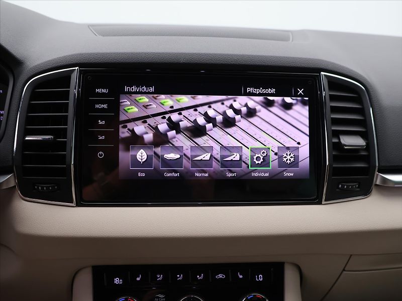 Škoda Karoq 2,0 TDi 110 KW DSG STYLE LED - fotka 18 z 27